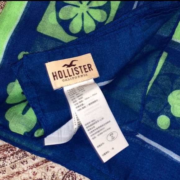 Hollister Hawaiian Scarf Blue Green shamrock - Picture 2 of 5
